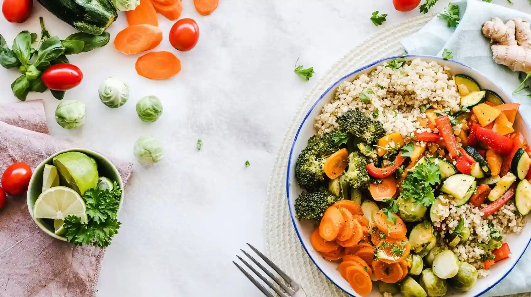 Piatto bilanciato con verdure e cereali integrali come fonte naturale di glucosio