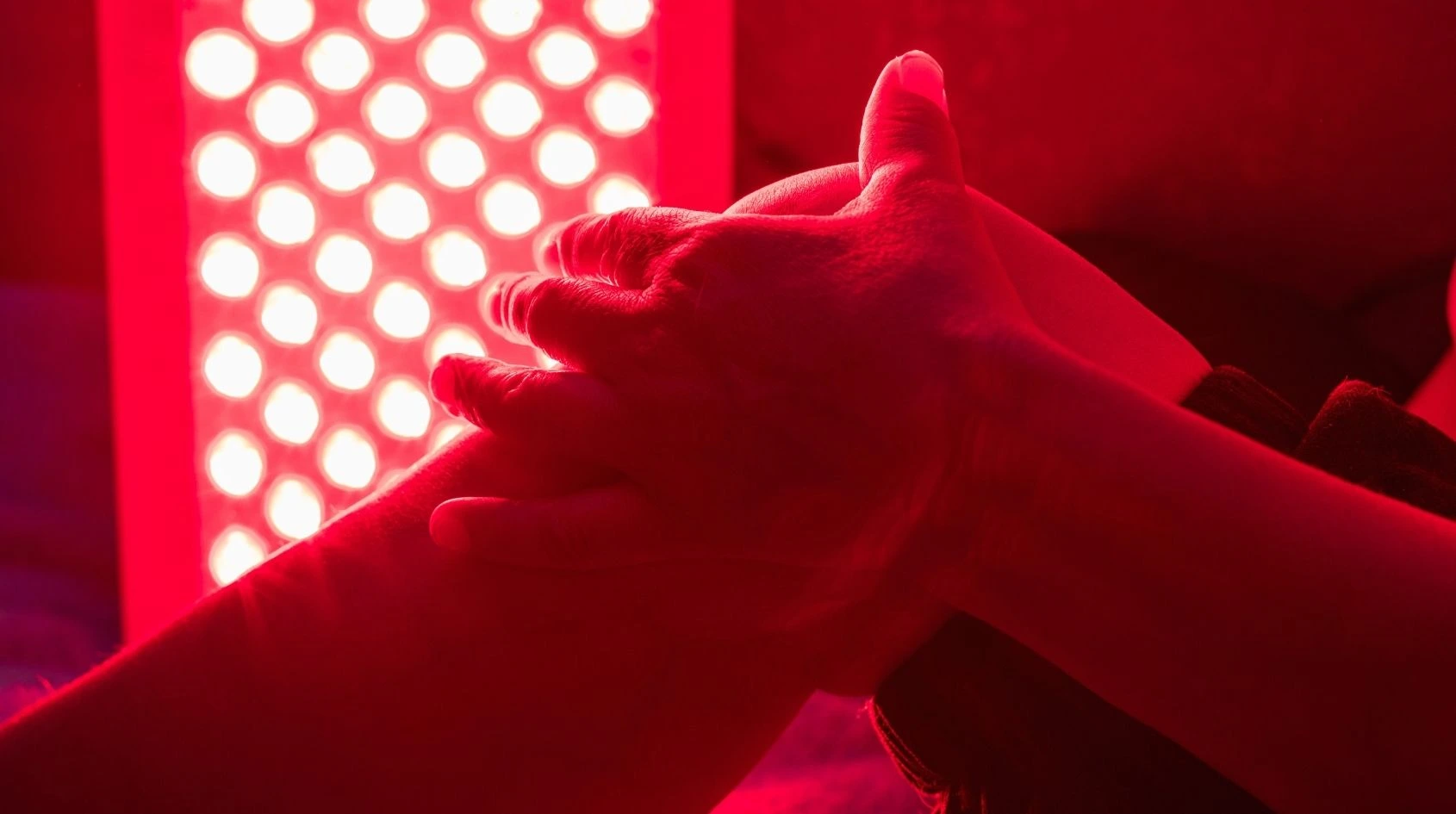 Luce infrarossa applicata al muscolo per aumentare energia, ridurre infiammazione e favorire il recupero muscolare